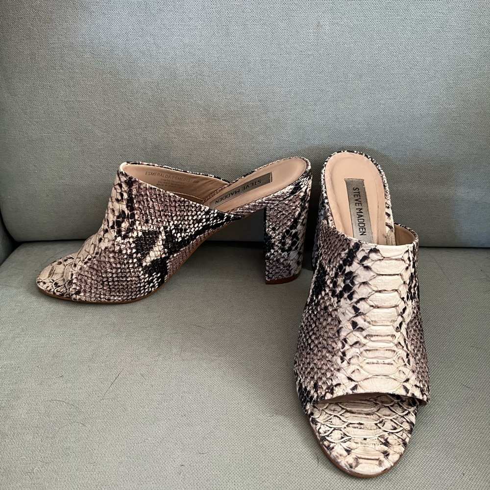 Steve Madden Black and Cream Mules with Chunky Heel